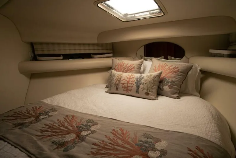 Slide: The Image of 2002 Riviera 40 Flybridge - SKIESTA - Stateroom - 5486875
