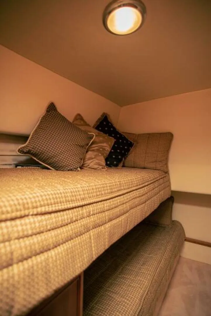 Slide: The Image of 2002 Riviera 40 Flybridge - SKIESTA - Stateroom - 5486877