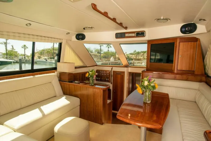 Slide: The Image of 2002 Riviera 40 Flybridge - SKIESTA - Salon - 5486863