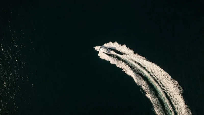 Slide: The Image of 2002 Riviera 40 Flybridge - SKIESTA - 5486888