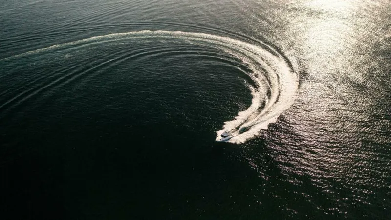 Slide: The Image of 2002 Riviera 40 Flybridge - SKIESTA - 5486889