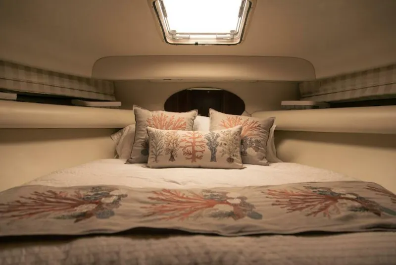 Slide: The Image of 2002 Riviera 40 Flybridge - SKIESTA - Stateroom - 5486866