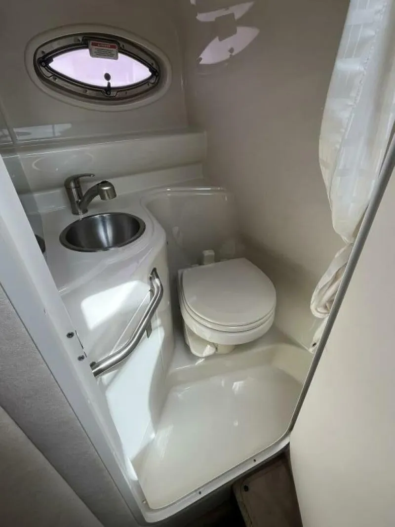 Slide: The Image of Sea Ray 240 SUNDANCER 2012 - 5487055