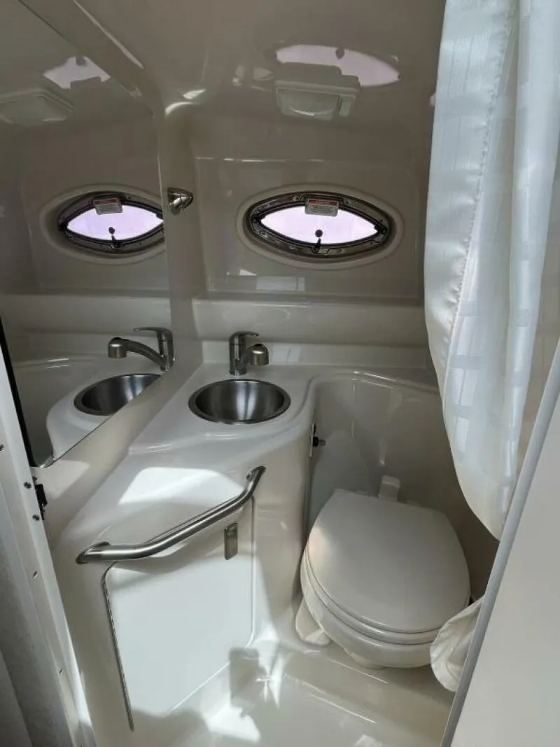 Slide: The Image of Sea Ray 240 SUNDANCER 2012 - 5487061