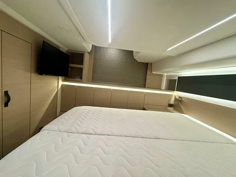 Slide: The Image of Prestige 420S 2024 - 5487448