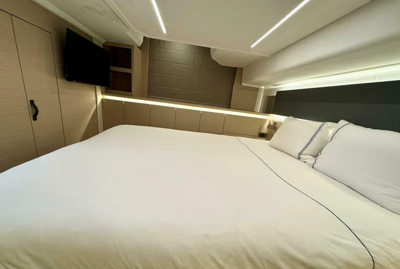 Slide: The Image of Prestige 420S 2024 - 5487449