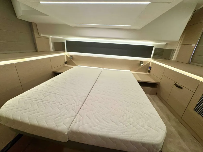 Slide: The Image of Prestige 420S 2024 - 5487454