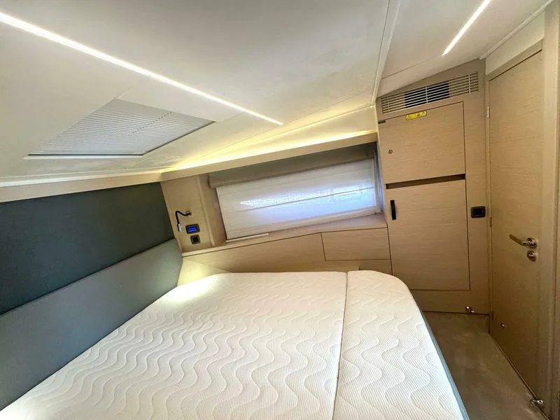 Slide: The Image of Prestige 420S 2024 - 5487462