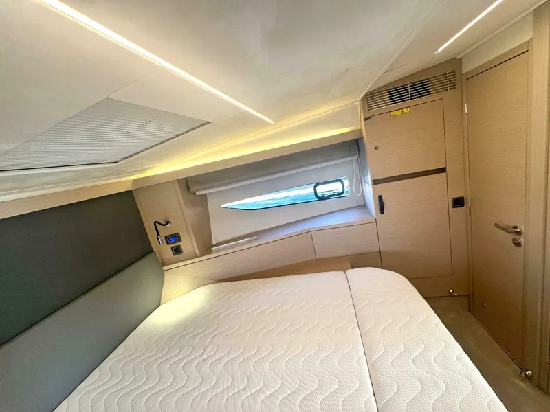 Slide: The Image of Prestige 420S 2024 - 5487464