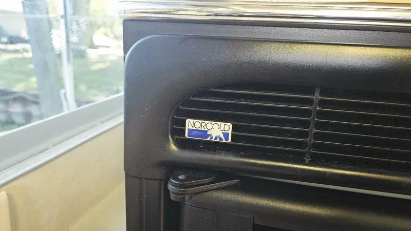 Slide: The Image of Chris-Craft 381 Catalina 1986 - 5870797