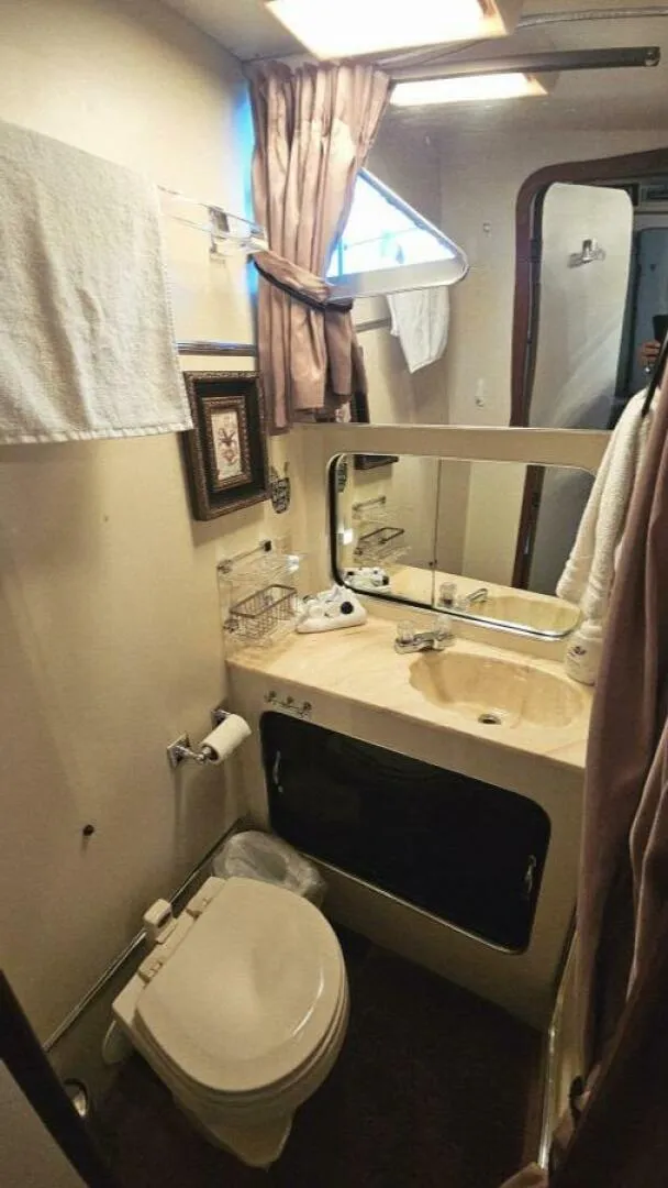 Slide: The Image of Chris-Craft 381 Catalina 1986 - 5870793