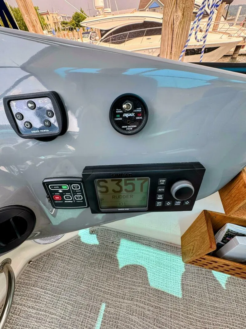 Slide: The Image of Cruisers Yachts 540 Express 2005 - 5488608