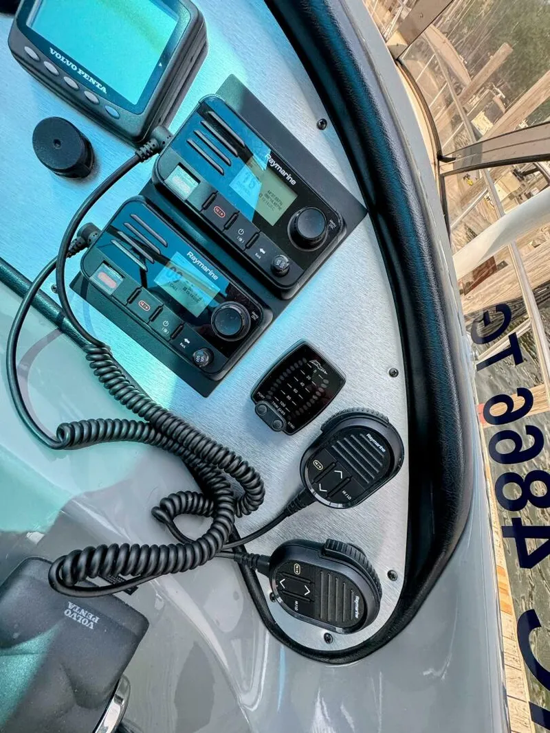 Slide: The Image of Cruisers Yachts 540 Express 2005 - 5488609