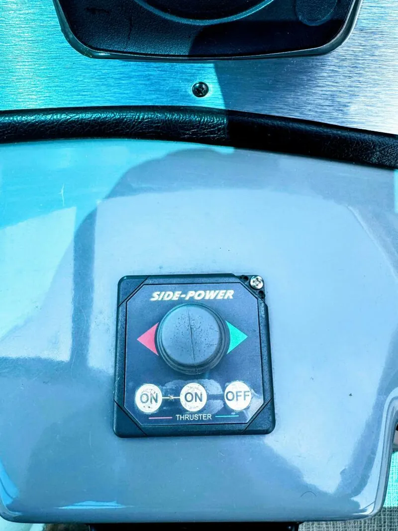 Slide: The Image of Cruisers Yachts 540 Express 2005 - 5488611