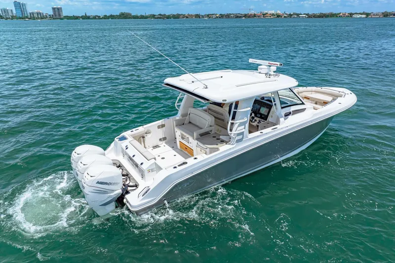Slide: The Image of Boston Whaler 350 Realm 2019 - 5488942