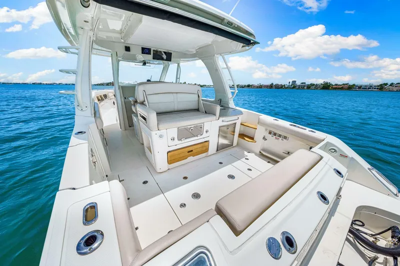 Slide: The Image of Boston Whaler 350 Realm 2019 - 5488989