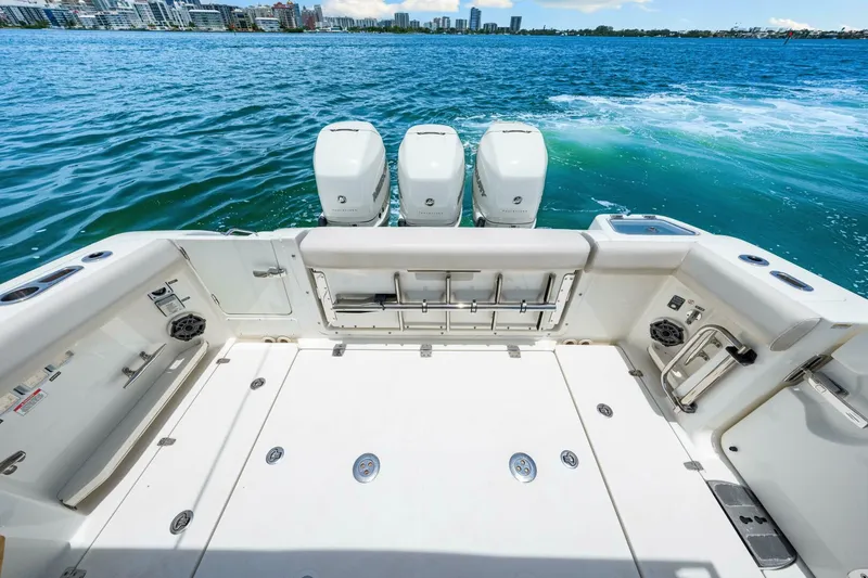 Slide: The Image of Boston Whaler 350 Realm 2019 - 5488994