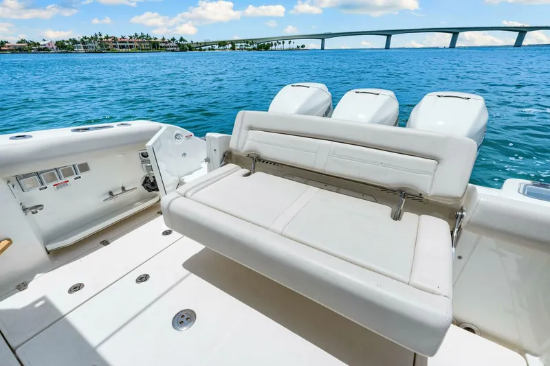 Slide: The Image of Boston Whaler 350 Realm 2019 - 5488995