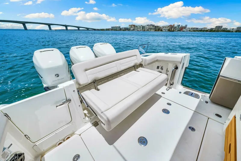 Slide: The Image of Boston Whaler 350 Realm 2019 - 5488996