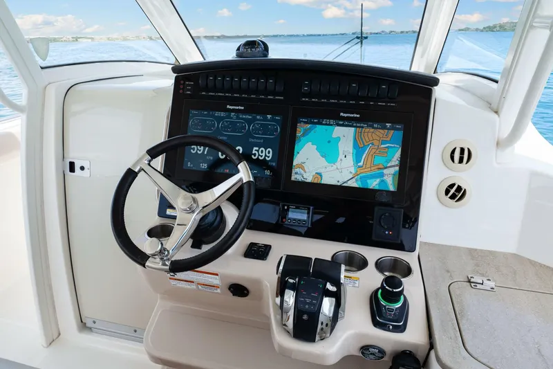 Slide: The Image of Boston Whaler 350 Realm 2019 - 5489003