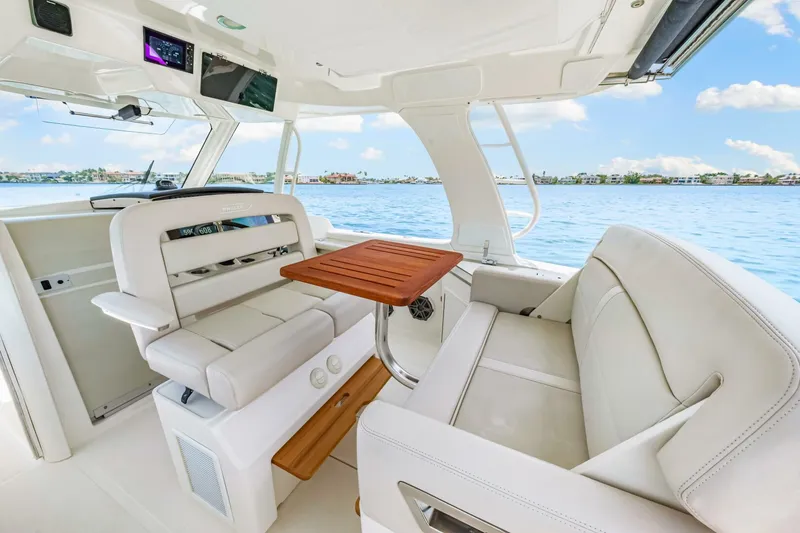 Slide: The Image of Boston Whaler 350 Realm 2019 - 5489007