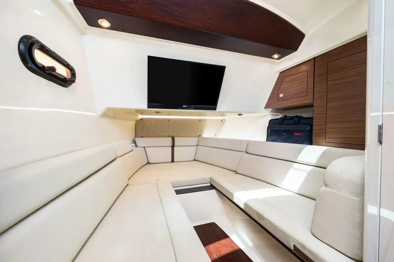 Slide: The Image of Boston Whaler 350 Realm 2019 - 5489017