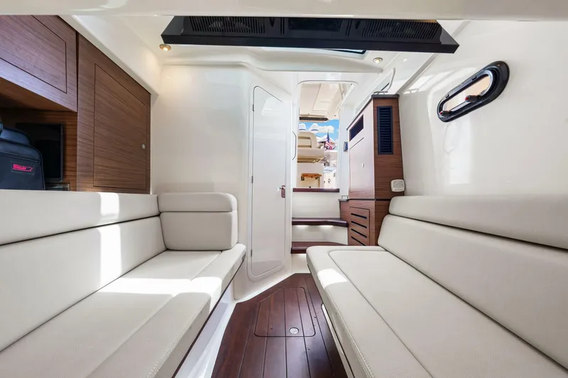 Slide: The Image of Boston Whaler 350 Realm 2019 - 5489019