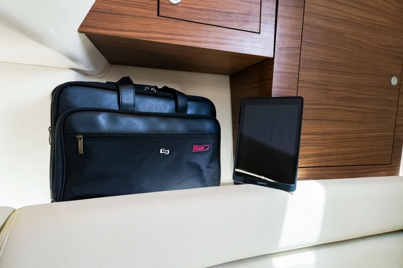 Slide: The Image of Boston Whaler 350 Realm 2019 - 5489021