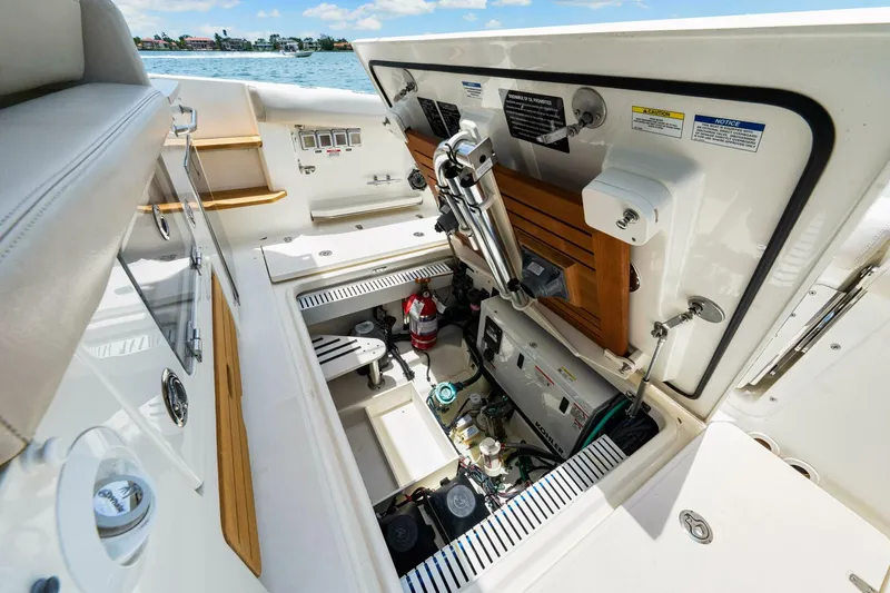 Slide: The Image of Boston Whaler 350 Realm 2019 - 5489022