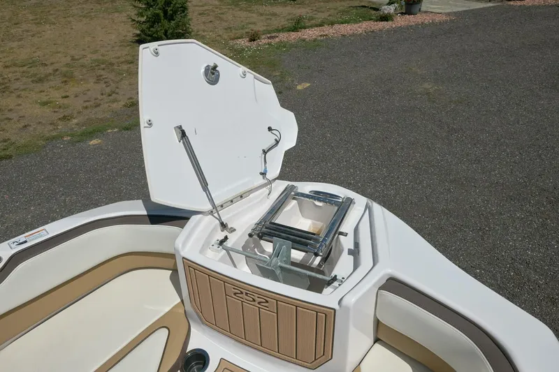 Slide: The Image of Yamaha 252S 2023 - 5524522