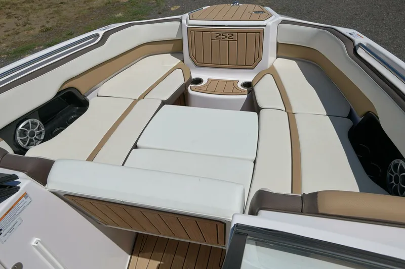 Slide: The Image of Yamaha 252S 2023 - 5524523