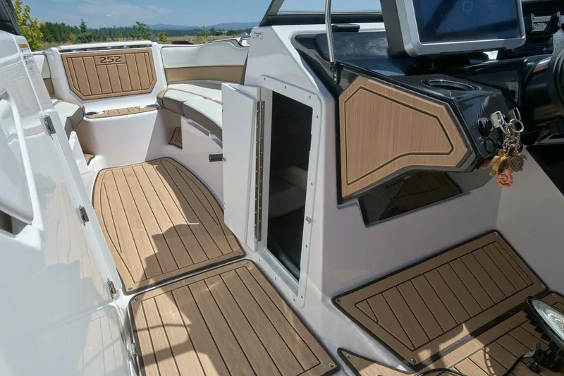 Slide: The Image of Yamaha 252S 2023 - 5524530