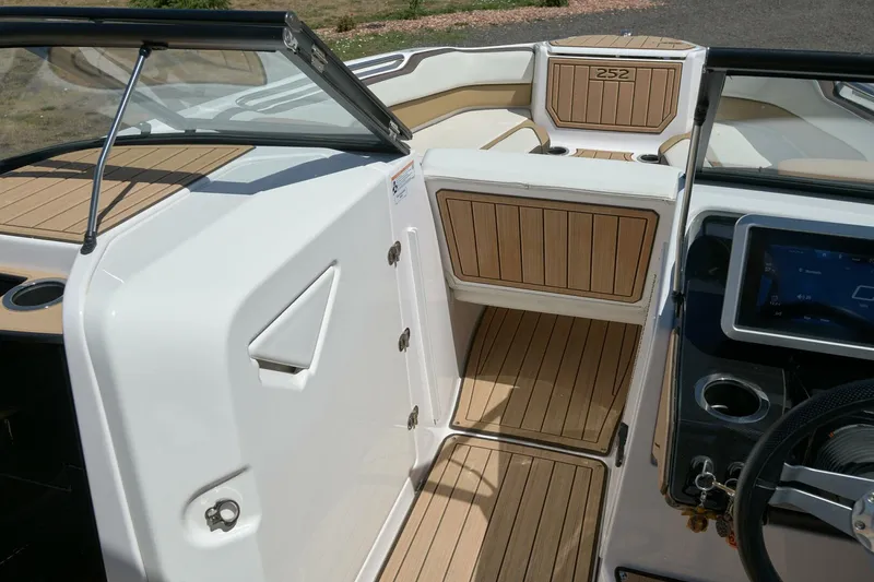 Slide: The Image of Yamaha 252S 2023 - 5524533