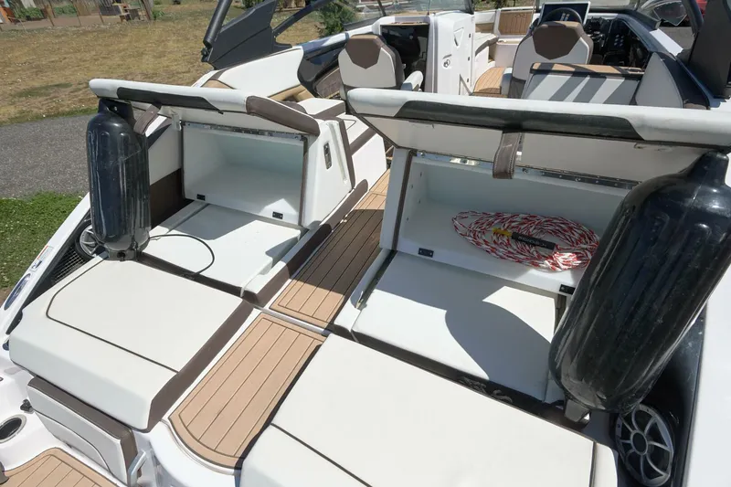 Slide: The Image of Yamaha 252S 2023 - 5524705