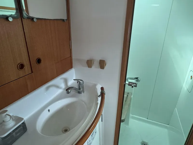 Slide: The Image of Lagoon 380 2000 - 5489740