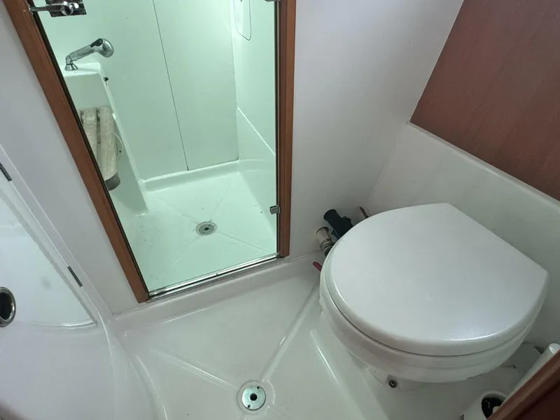 Slide: The Image of Lagoon 380 2000 - 5489741