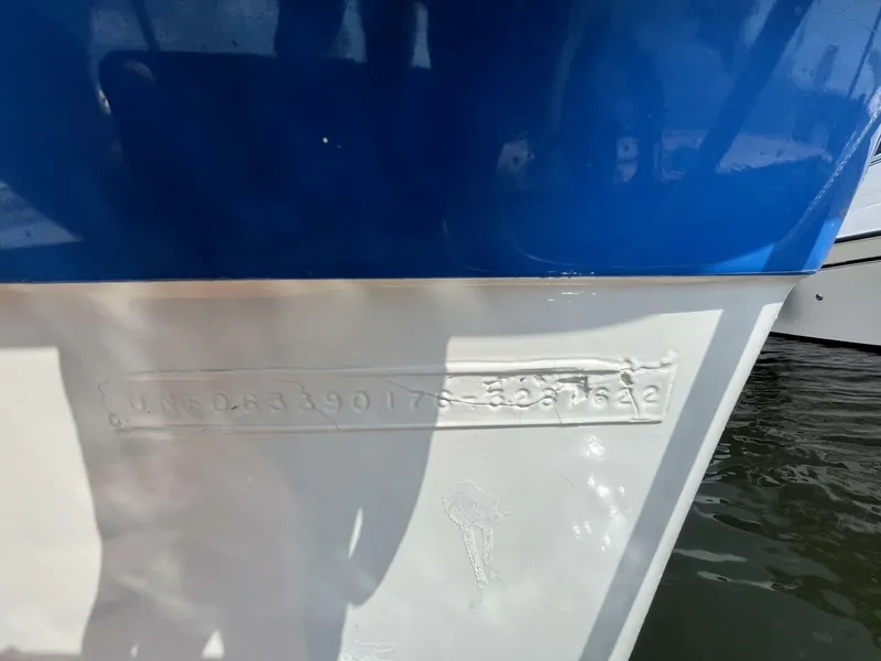 Slide: The Image of Uniflite 28' Salty Dog 1976 - 5489942