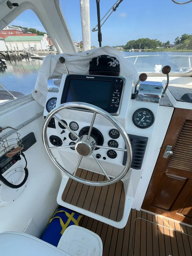 Slide: The Image of Uniflite 28' Salty Dog 1976 - 5489897