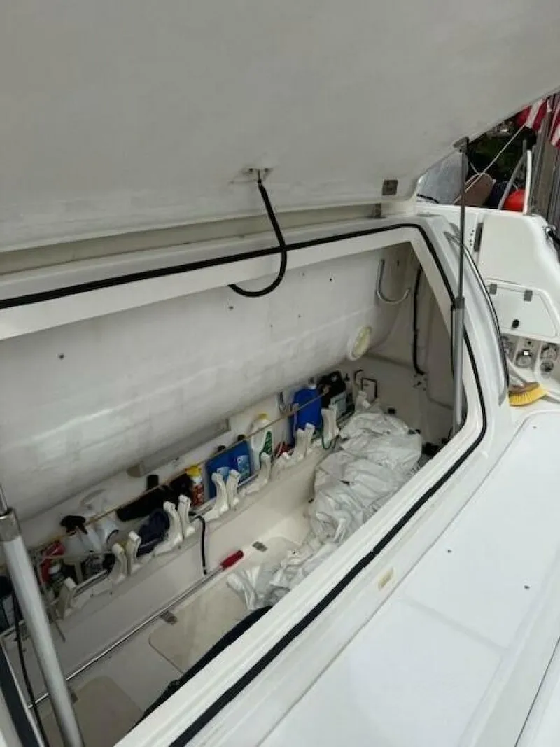 Slide: The Image of Tiara 5200 Express 2000 - 5490449