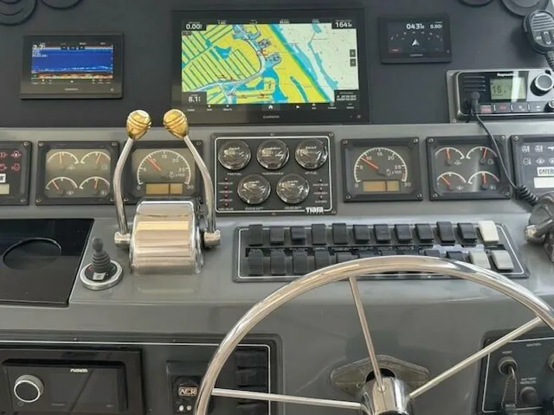 Slide: The Image of Tiara 5200 Express 2000 - 5490425