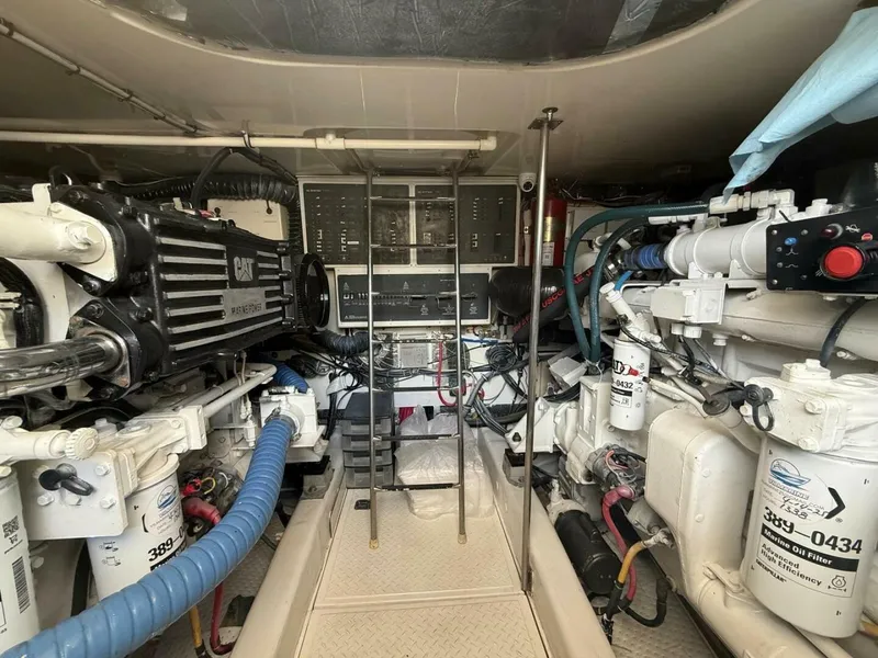 Slide: The Image of Tiara 5200 Express 2000 - 5490412