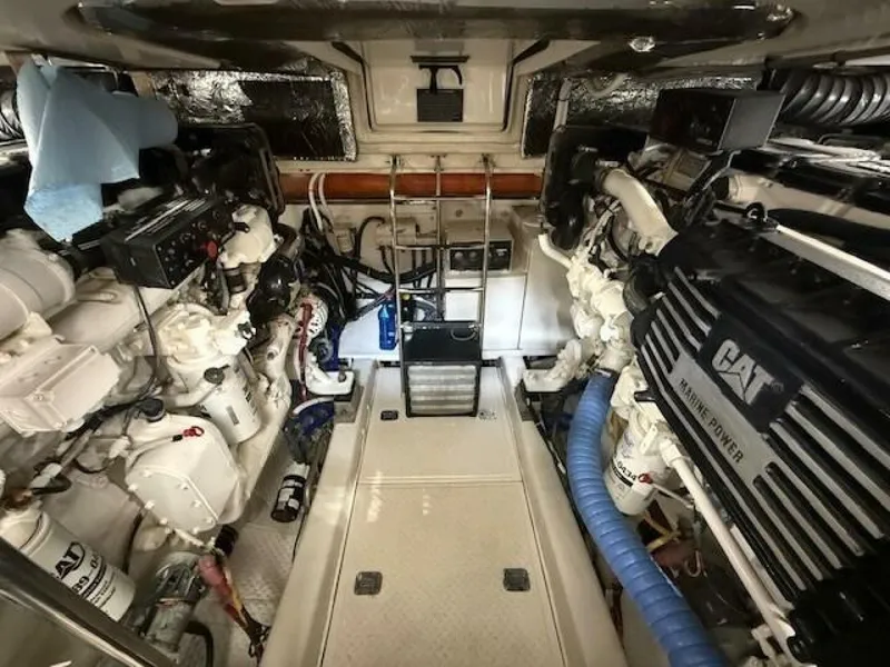 Slide: The Image of Tiara 5200 Express 2000 - 5490421