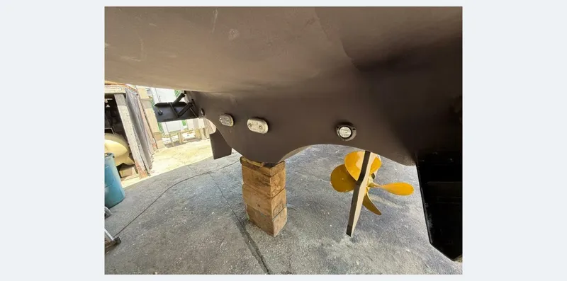 Slide: The Image of Tiara 5200 Express 2000 - 5541499