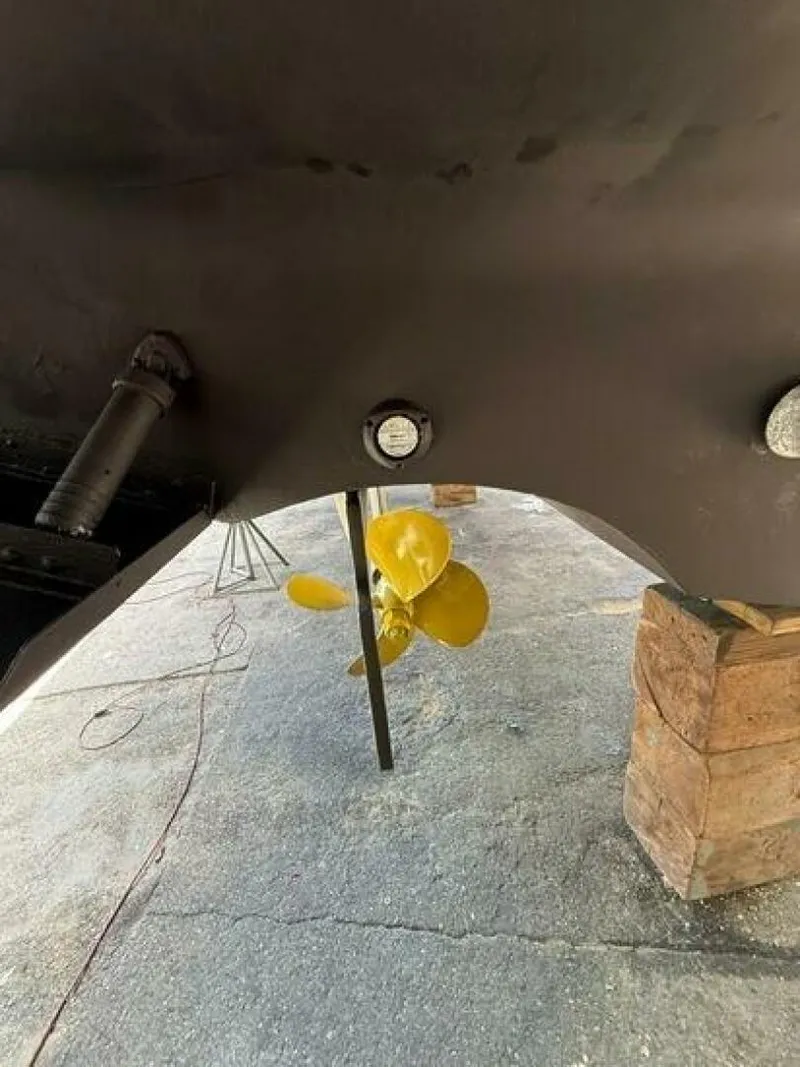 Slide: The Image of Tiara 5200 Express 2000 - 5541504