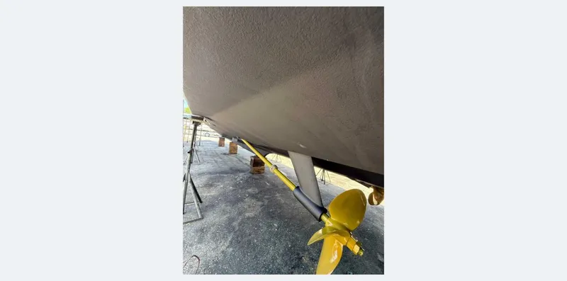 Slide: The Image of Tiara 5200 Express 2000 - 5541501