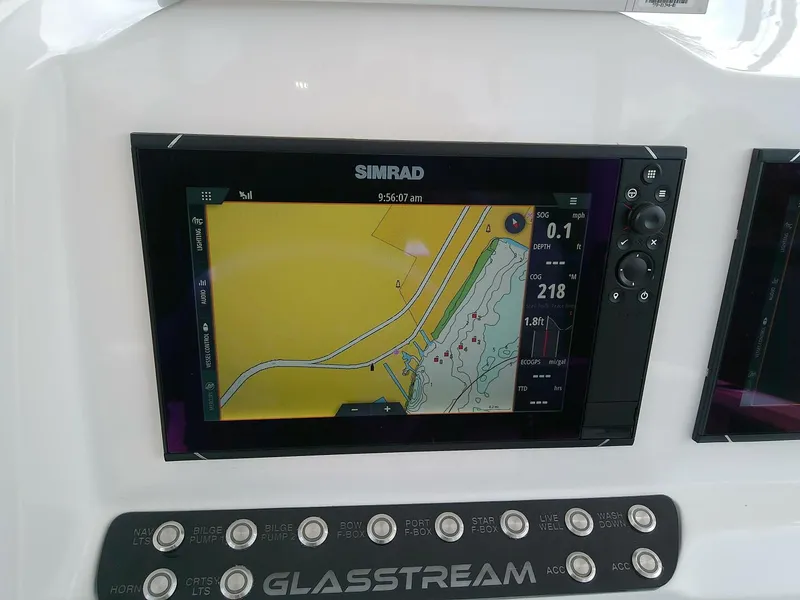 Slide: The Image of Glasstream 328 SCX 2025 - 5490852