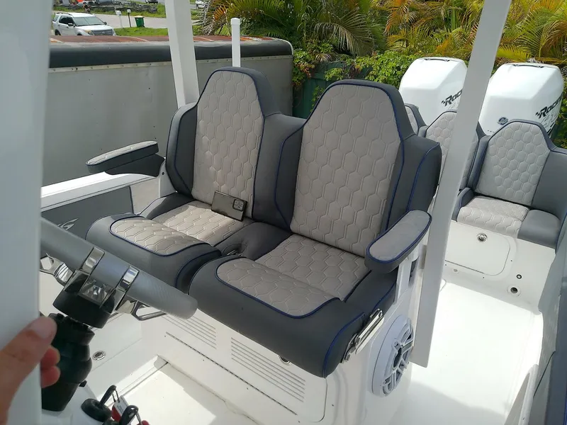 Slide: The Image of Glasstream 328 SCX 2025 - 5490859