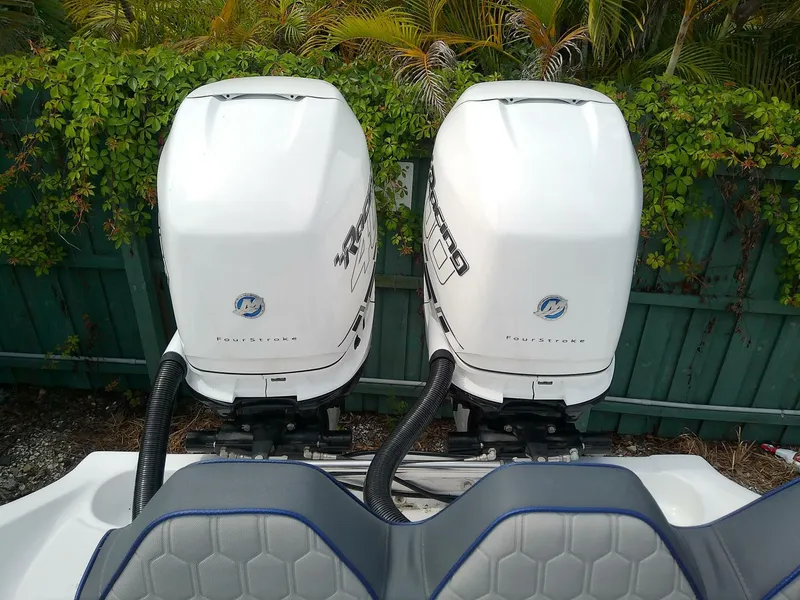 Slide: The Image of Glasstream 328 SCX 2025 - 5490861