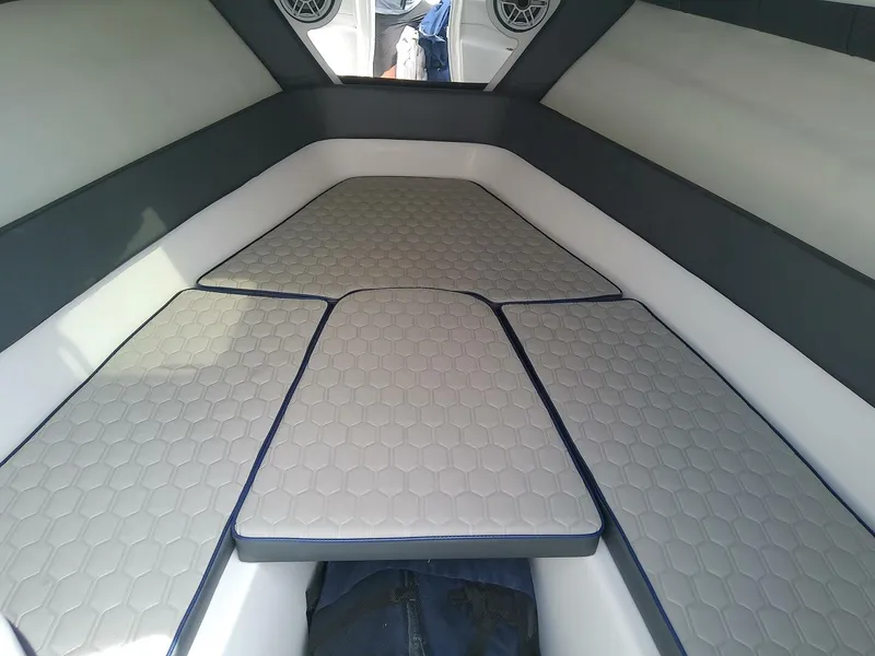 Slide: The Image of Glasstream 328 SCX 2025 - 5490877