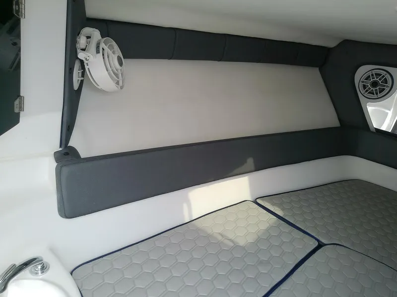 Slide: The Image of Glasstream 328 SCX 2025 - 5490879